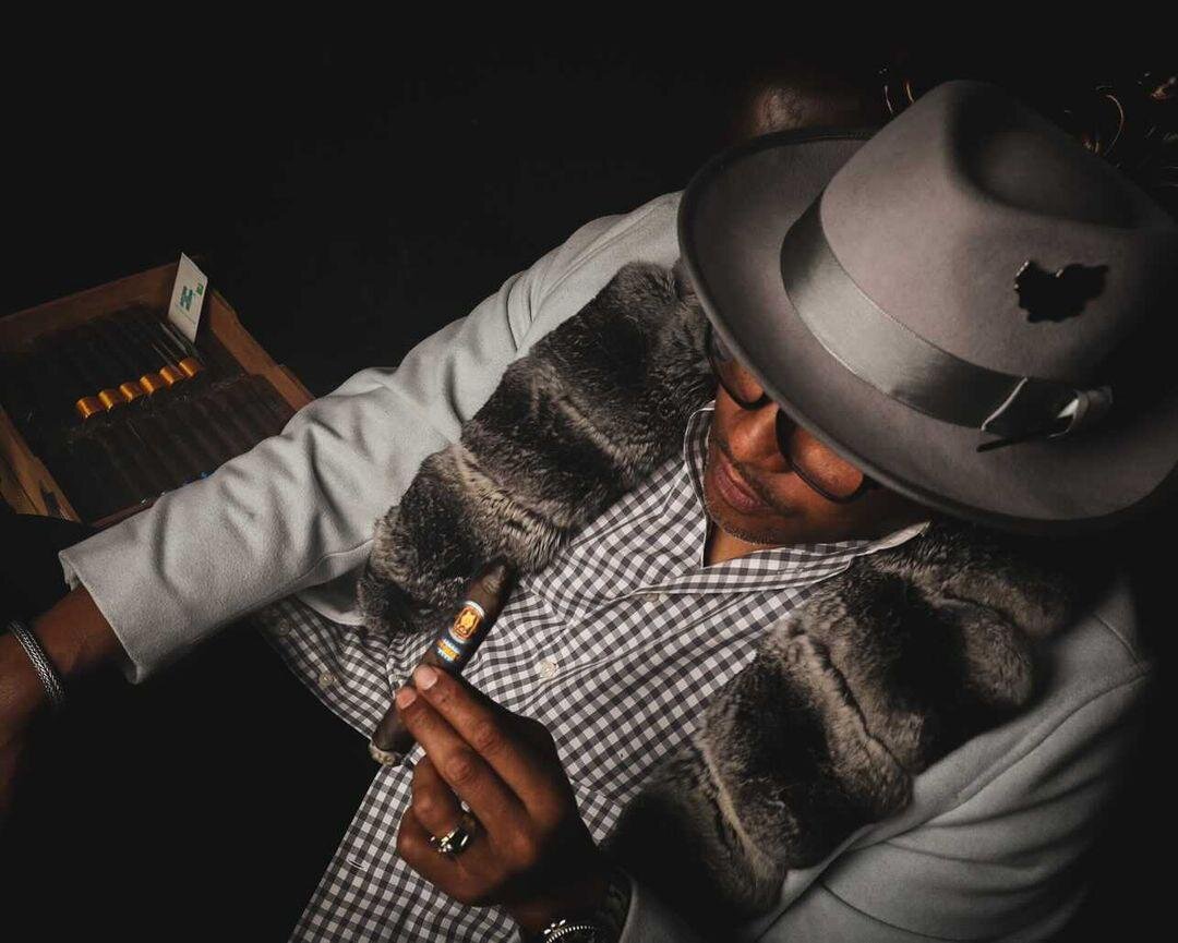 168 IMG 20210205 041603 422 image aligned with the O.M. cigars selection