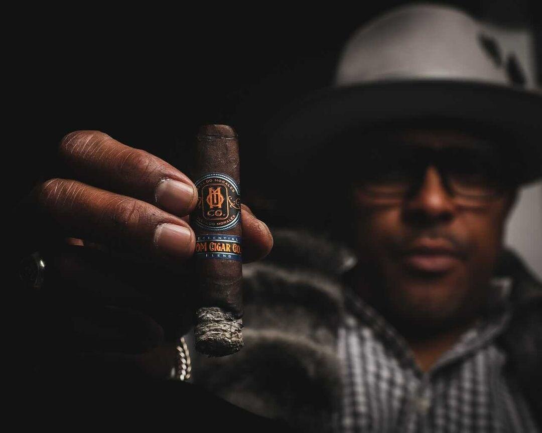 195 IMG 20210205 041616 146 shown in an O.M. Cigars image