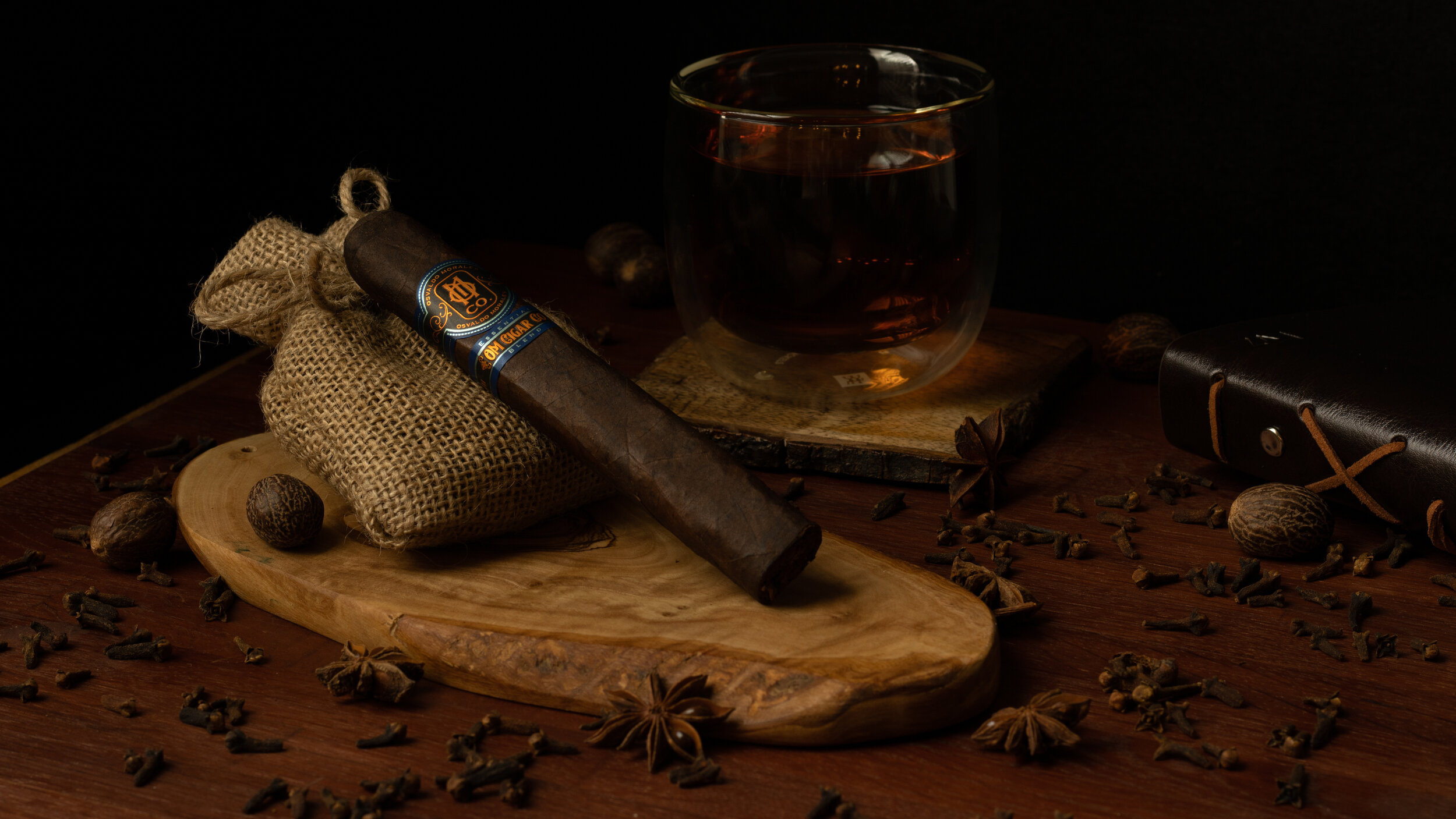 27 Essential+Blend+No4+(1) shown in an O.M. Cigars image