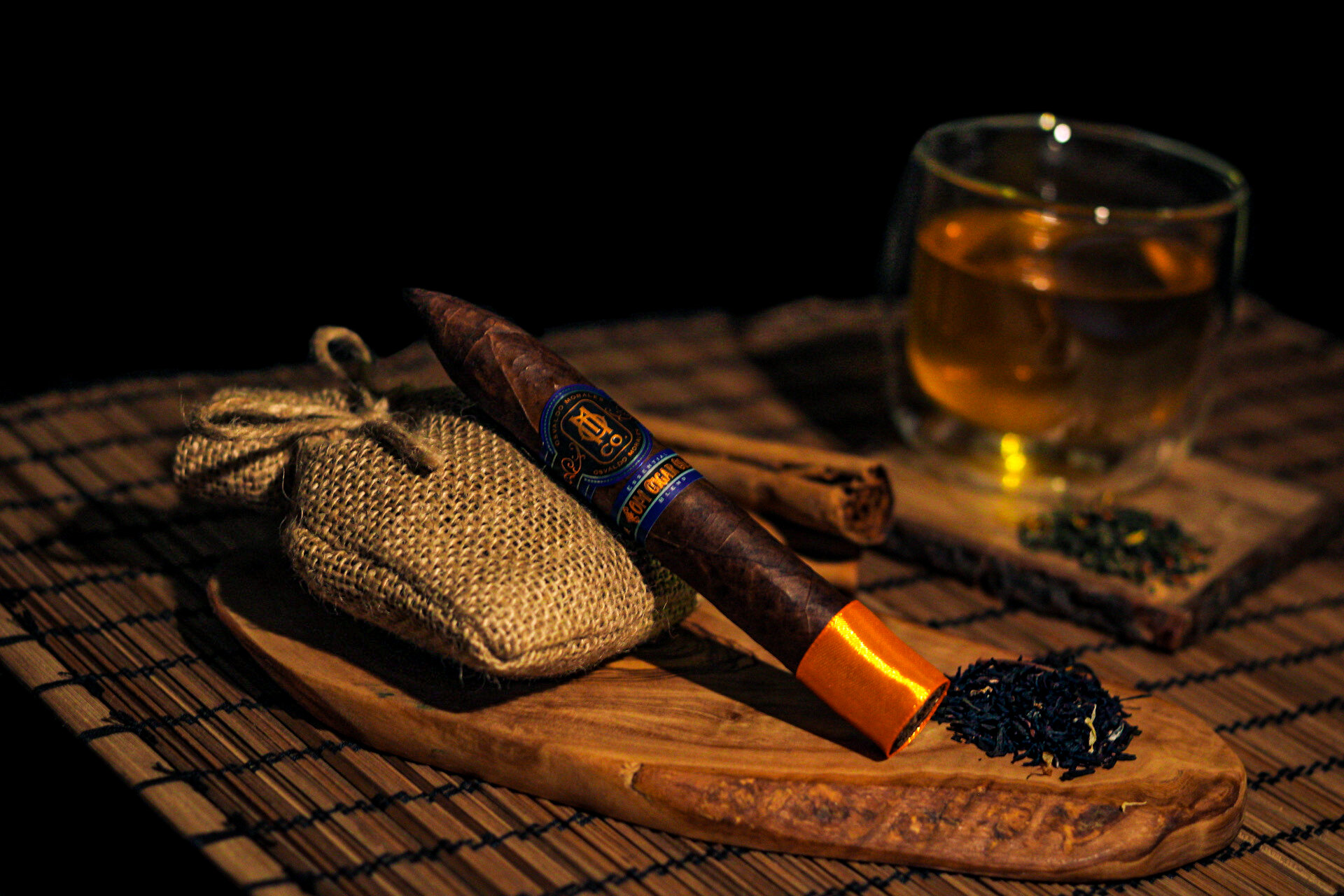 3 OM+Cigars+Essential+Blend+No.1 shown in an O.M. Cigars image