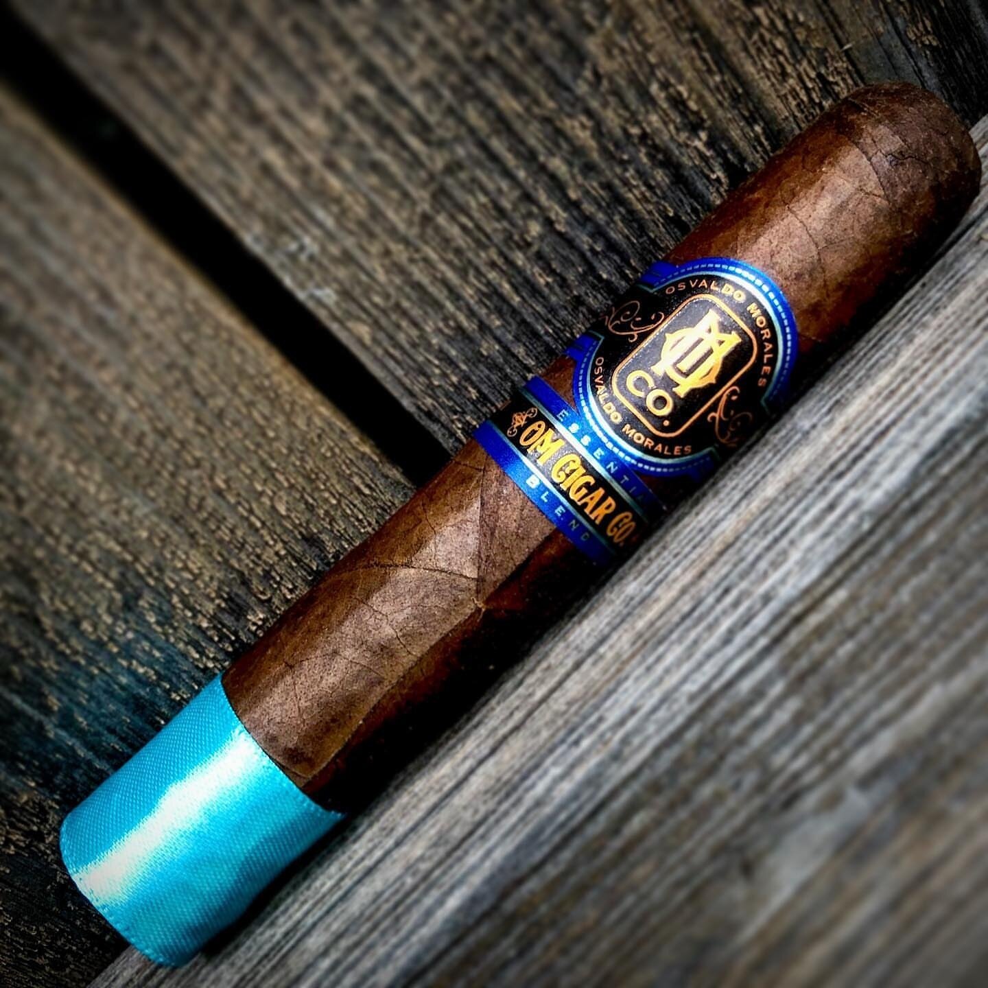Essential Blend No. 2 tasting notes image aligned with the O.M. cigars selection