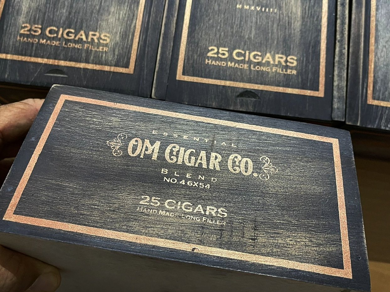 Essential Blend No. 4 box-pressed cigar | Tasting selection Essential Blend No. 4 box-pressed cigar shown as a sampler-led starting point from O.M. Cigars